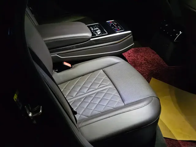 Audi Audi A8 2022 A8L 50 TFSI quattro Comfort Collector's Edition — Фото автомобиля 17