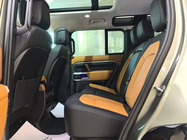 Land Rover Defender — Фото автомобиля 5