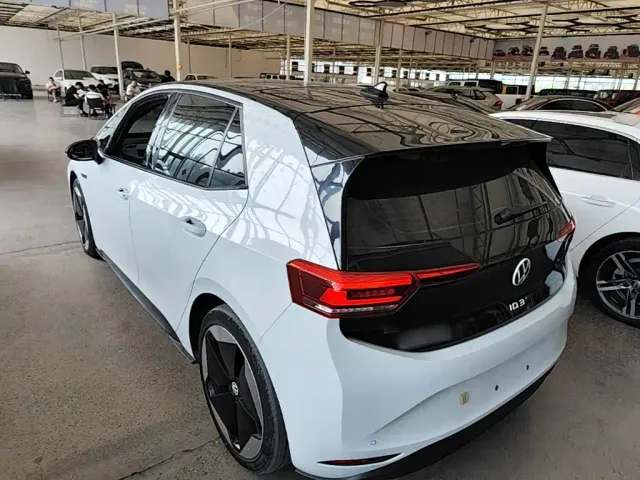 Volkswagen ID.3 — Фото автомобиля 4