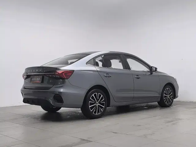 Roewe i5 — Фото автомобиля 2