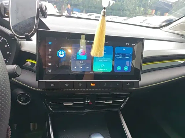 Roewe i5 — Фото автомобиля 12