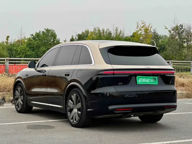 Li Auto L8 — Фото автомобиля 7
