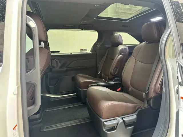 Toyota Granvia — Фото автомобиля 10