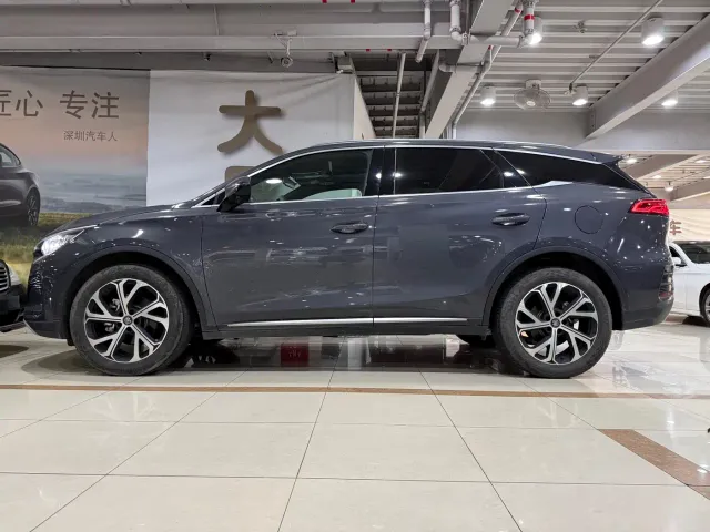 BYD Tang — Фото автомобиля 4