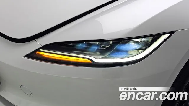 Tesla Model 3 — Фото автомобиля 22