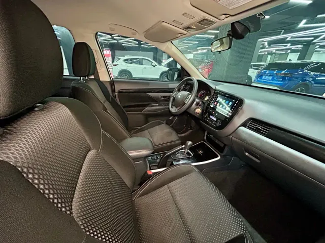 Mitsubishi Outlander — Фото автомобиля 30