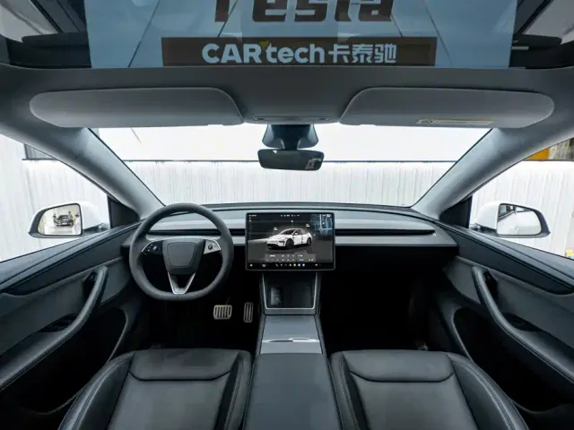Tesla Model Y — Фото автомобиля 15