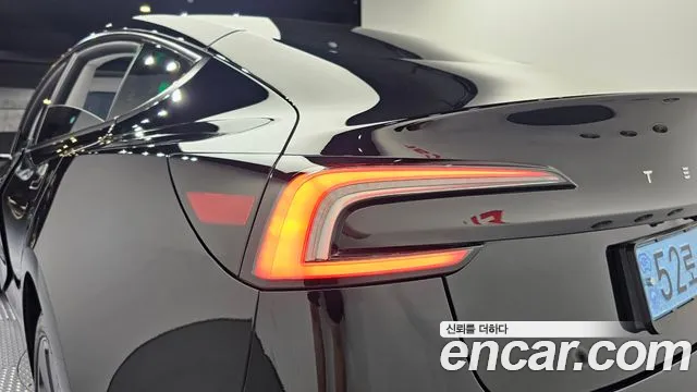 Tesla Model 3 — Фото автомобиля 22