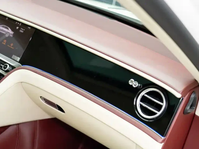 Bentley Flying Spur — Фото автомобиля 20
