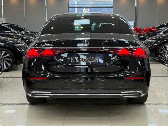 Mercedes-Benz E-Class — Фото автомобиля 5