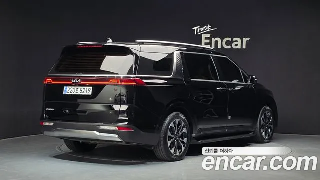 Kia Carnival Generation 4 — Фото автомобиля 2
