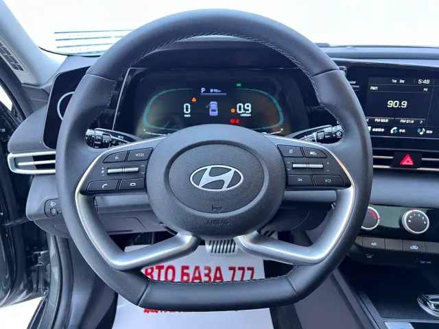 Hyundai Elantra — Фото автомобиля 12
