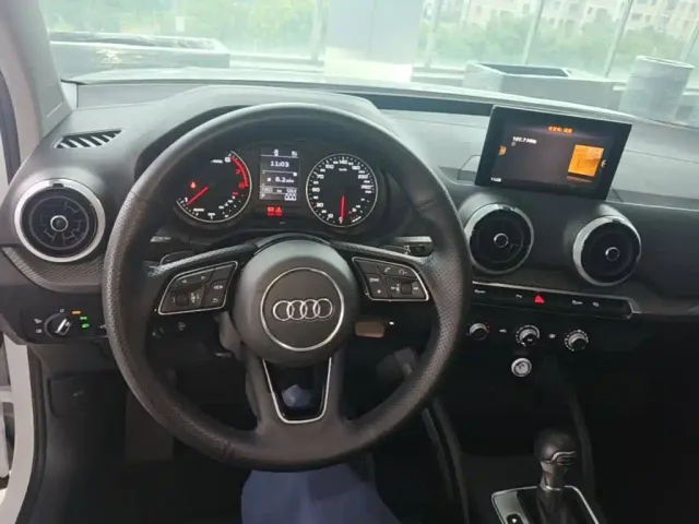 Audi Q2L — Фото автомобиля 10