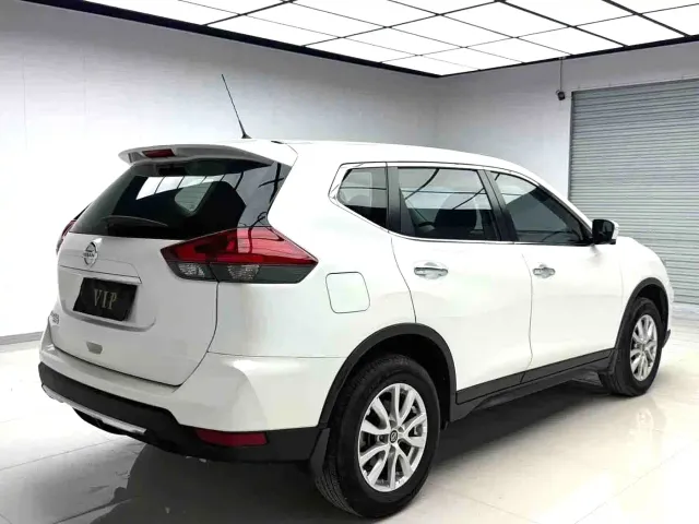 Nissan X-Trail — Фото автомобиля 4
