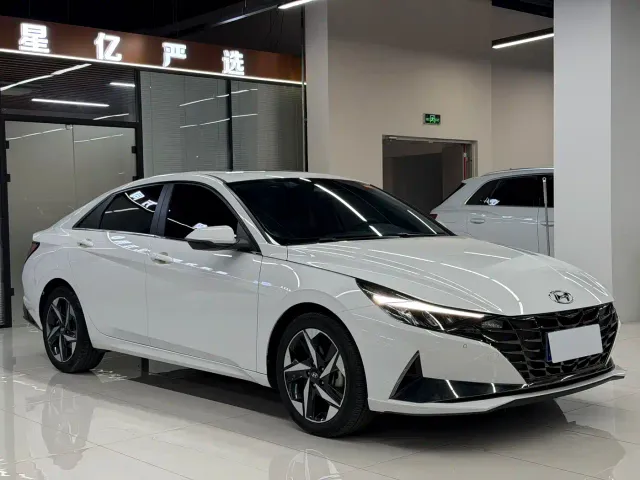 Hyundai Elantra — Фото автомобиля 3