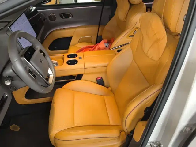 Li Auto i8 — Фото автомобиля 14