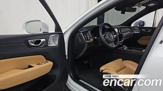 Volvo XC60 2nd Gen — Фото автомобиля 15