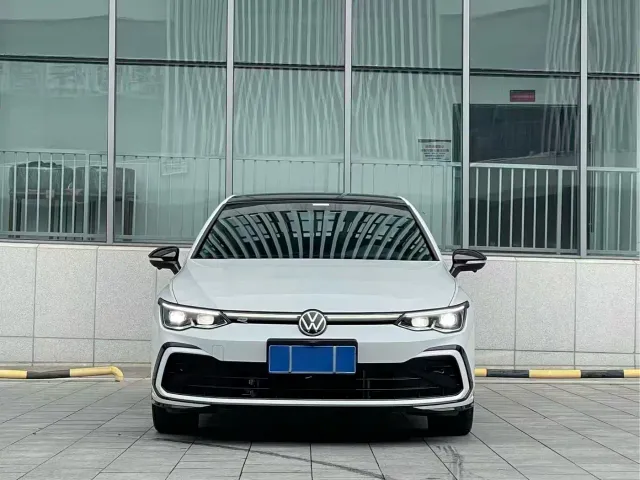 Volkswagen Golf — Фото автомобиля 2