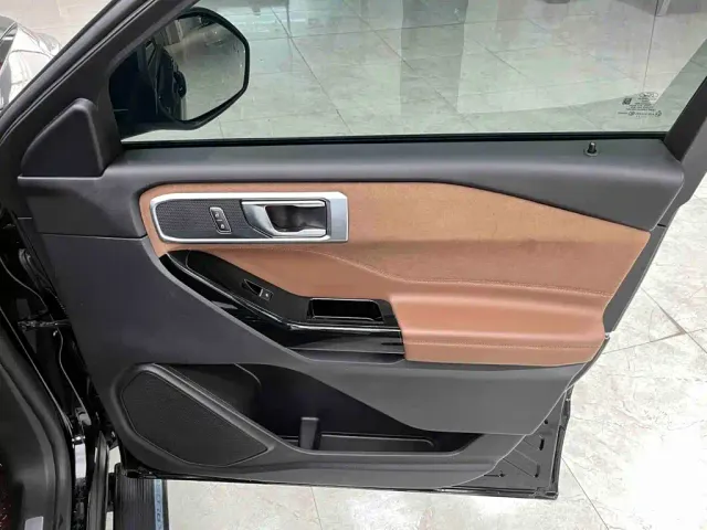 Ford Explorer — Фото автомобиля 17
