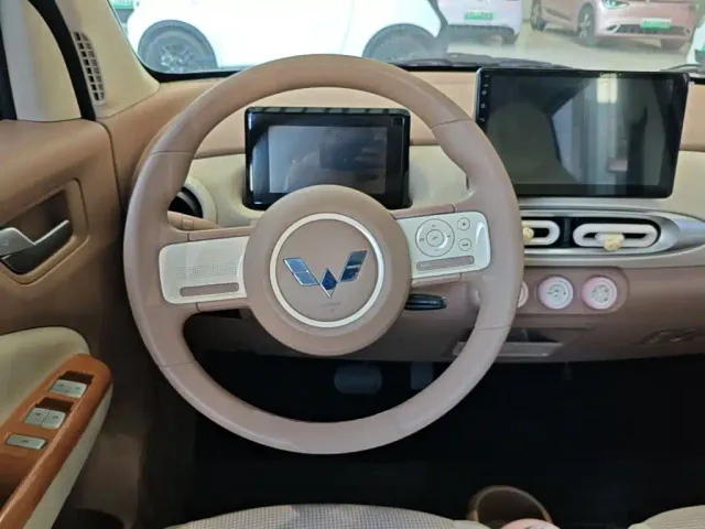 Wuling Hongguang Mini EV — Фото автомобиля 10