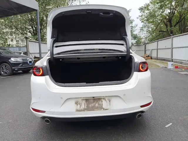 Mazda Axela — Фото автомобиля 18