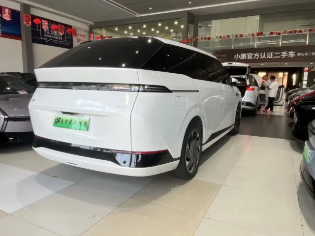 Xpeng X9 — Фото автомобиля 4
