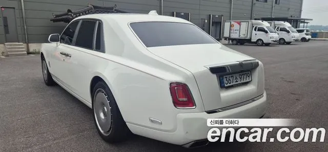 Rolls-Royce Phantom — Фото автомобиля 3