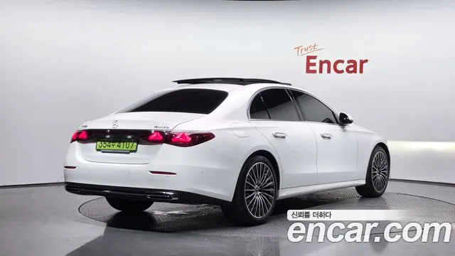 Mercedes-Benz E-Class — Фото автомобиля 2