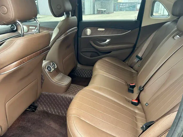 Mercedes-Benz E-Class — Фото автомобиля 6