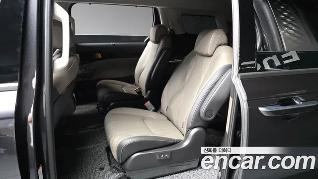 Kia Carnival Generation 4 — Фото автомобиля 25