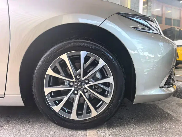 Lexus ES — Фото автомобиля 7