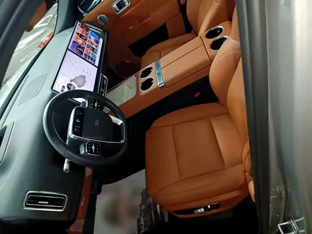 Li Auto L8 — Фото автомобиля 14