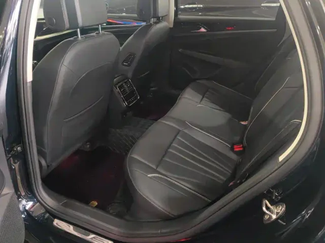 Volkswagen Passat — Фото автомобиля 11