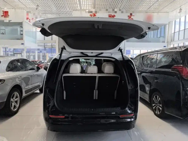 Li Auto MEGA — Фото автомобиля 18