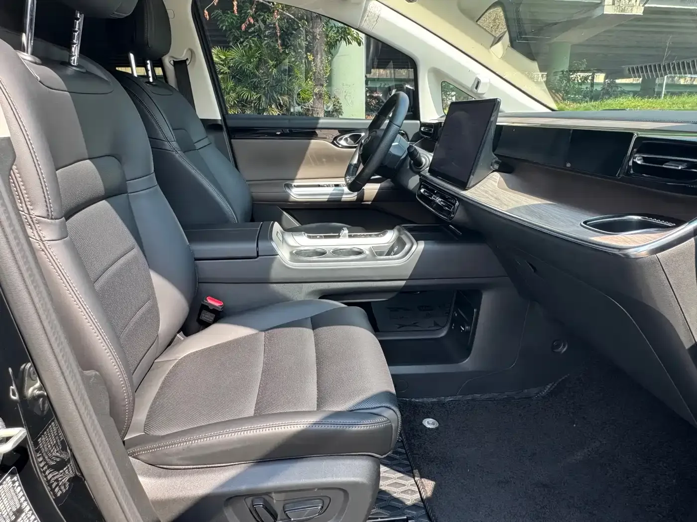 GAC Trumpchi Trumpchi E8 NEV 2024 Model 150km MAX+ — Фото автомобиля 7