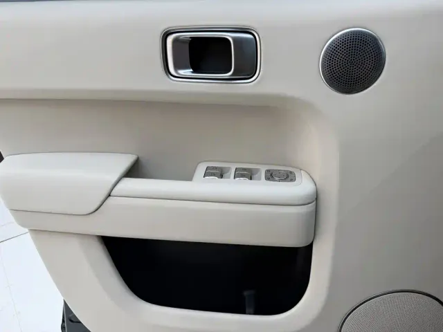 Li Auto L8 — Фото автомобиля 16