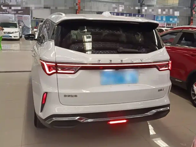Geely Jiaji — Фото автомобиля 5