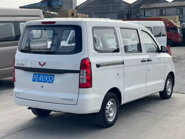 Wuling Hongguang V — Фото автомобиля 15