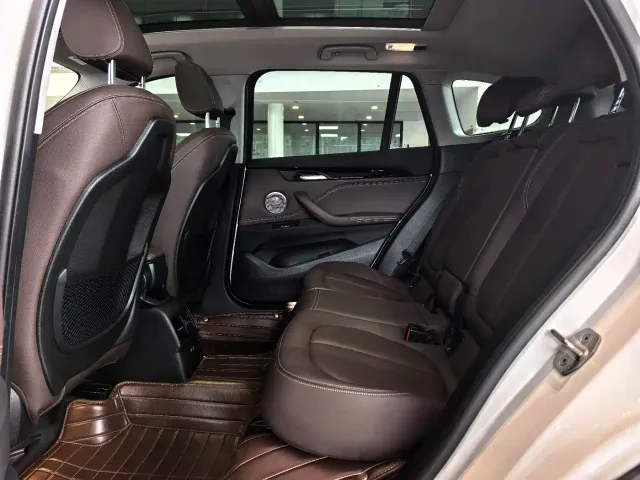 BMW X1 — Фото автомобиля 10