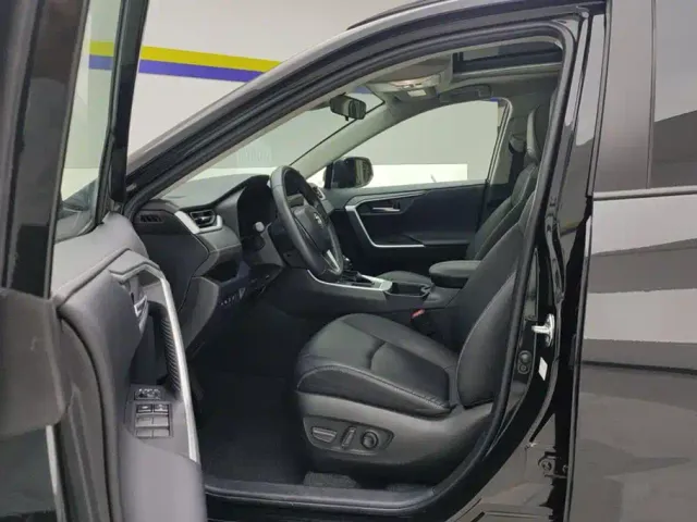 Toyota RAV4 — Фото автомобиля 9