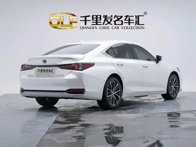 Lexus ES — Фото автомобиля 3