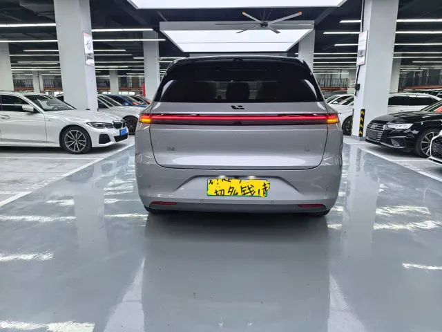 Li Auto L6 — Фото автомобиля 14