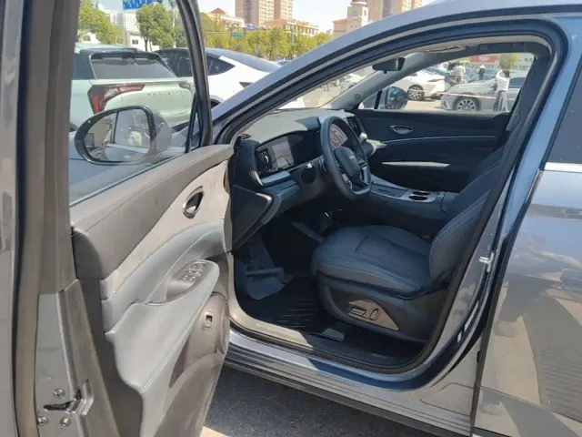 BYD Hai Shi 07 DM-i — Фото автомобиля 15