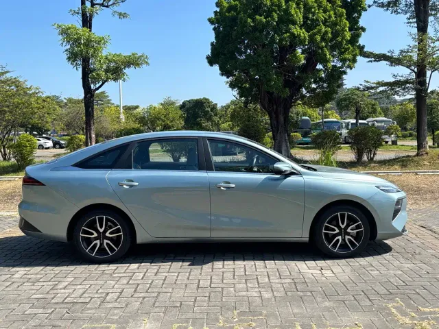 Roewe D6 — Фото автомобиля 10
