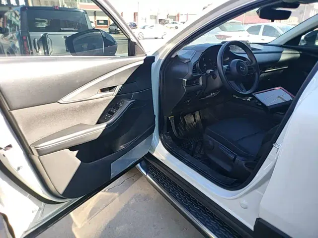 Mazda CX-30 EV — Фото автомобиля 15
