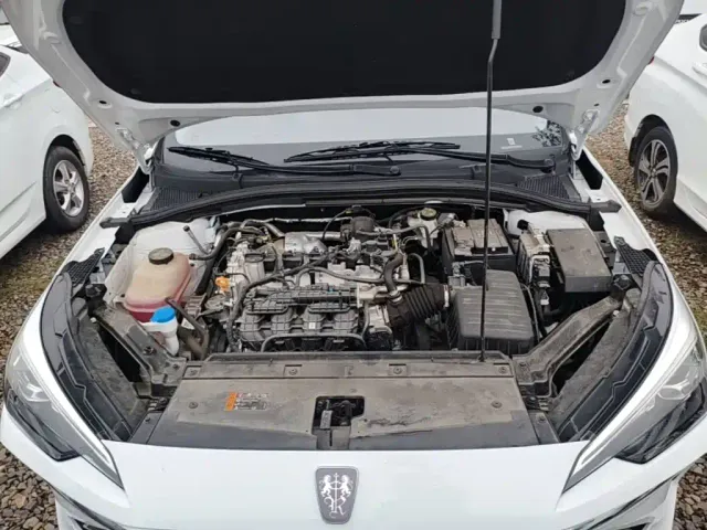 Roewe Roewe i5 2023 1.5L CVT Luxury Edition — Фото автомобиля 19