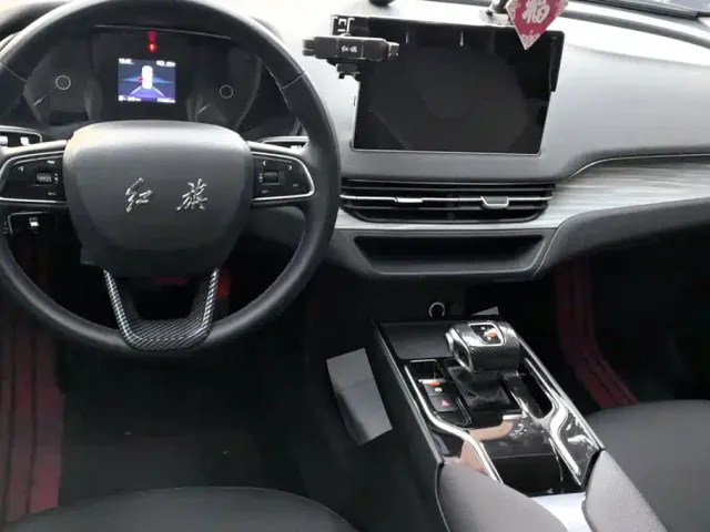 Hongqi E-QM5 — Фото автомобиля 11