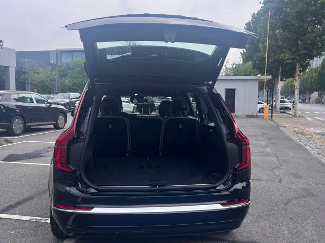 Volvo XC90 — Фото автомобиля 10