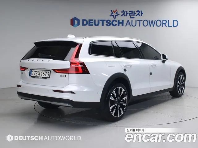 Вольво V60 V60 Cross Country 2 поколение B5 Ultimate AWD — Фото автомобиля 2