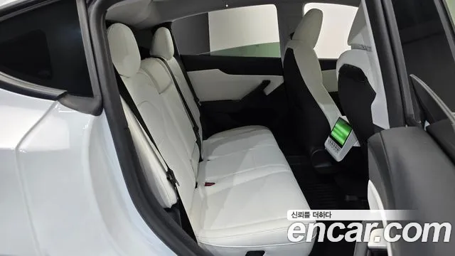 Tesla Model Y — Фото автомобиля 17
